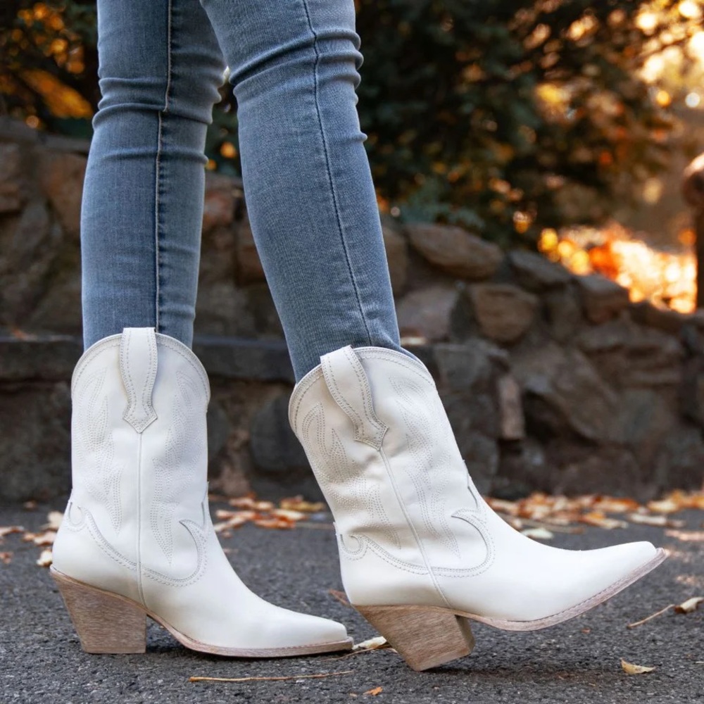 NEW IN BOX Thursday Boot Co White Sierra Boot in Sz 10.5